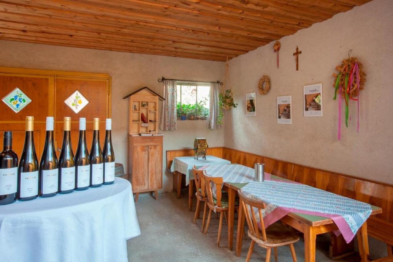 Apartamento Weingut Piewald Gut am Steg Exterior foto